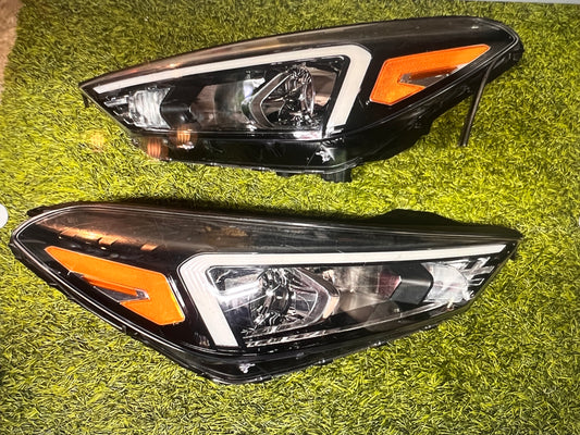 2019 - 2021 HYUNDAI TUCSON LEFT AND RIGHT (SET) HEADLIGHTS OEM 92101-D3